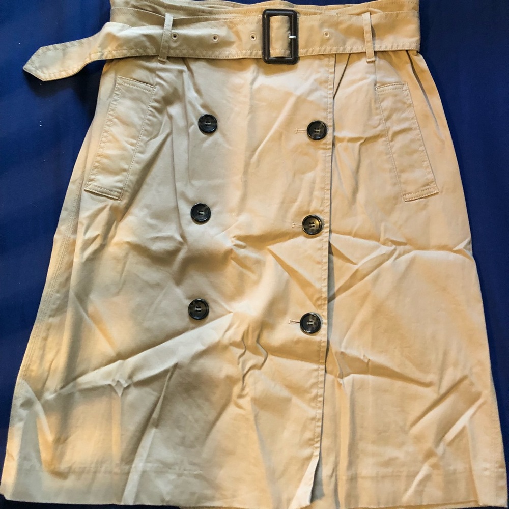Classic khaki skirt